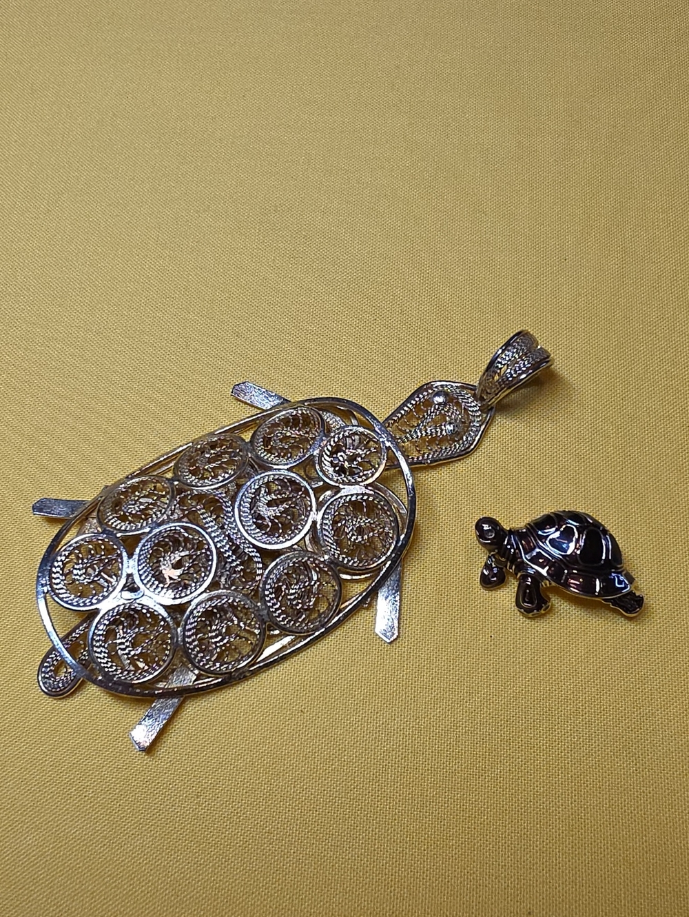 VTG Moving Filigree Turtle Pendant Necklace & Signed Garnay Enamel Turtle